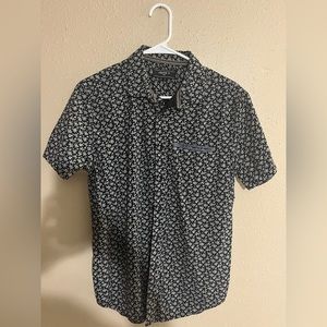 FOREVER 21 | BLACK & WHITE BUTTON DOWN FLORAL SHIRT